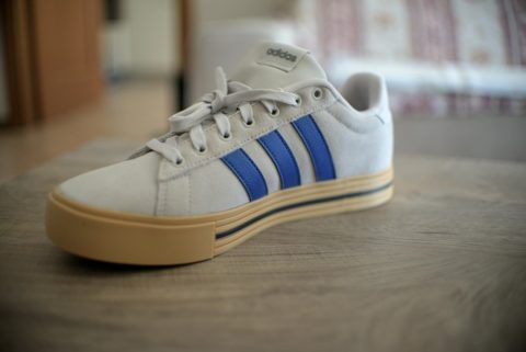 Tenis branco Adidas 37, usei umas cinco vezes