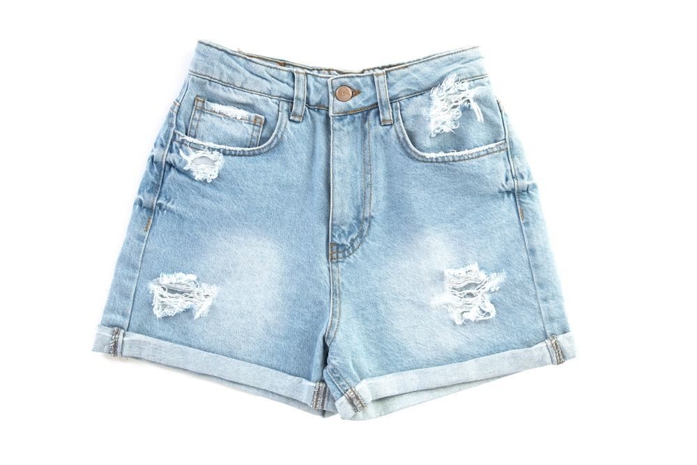 Short jeans claro 40, com a barra já puída