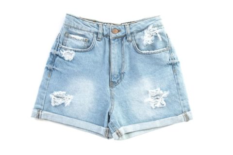 Short jeans claro 40, com a barra já puída