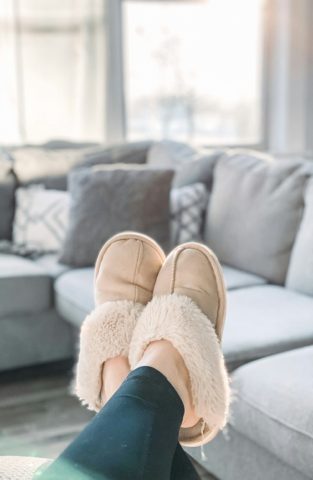 Pantufa de carneirinho 35/36, usei um inverno so