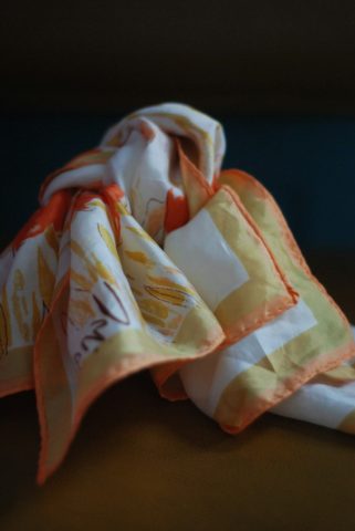 Lenco de seda estampado, de amarrar no cabelo ou na bolsa